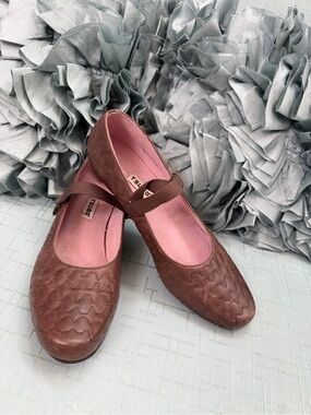 Tsubo brown quilted leather Mary Jane’s  low heel